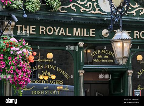 Royal Mile Pub Edinburgh Hi Res Stock Photography And Images Alamy