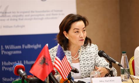 Peticioni P R Yuri Kim Reagon P R Her T Par Ambasadorja Amerikane