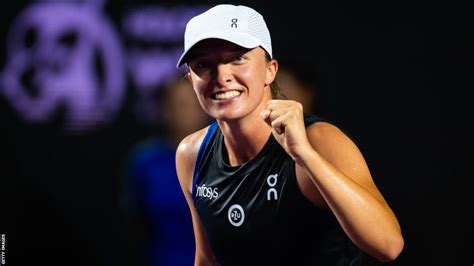 Wta Finals Iga Swiatek Beats Aryna Sabalenka To Reach Final Bbc Sport