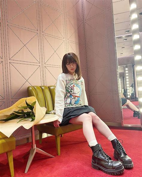 9 Ide OOTD Kasual Ala Minami Minegishi Eks AKB48 Girly Abis