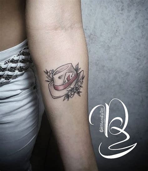 Pin De Eduarda Silva Em Tattoo Projetos Dedo Tatuagem Tatuagem Da