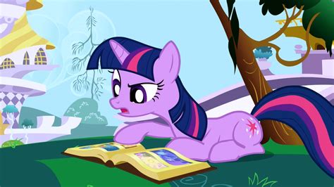 Image - Twilight Sparkle reading book S1E01.png - My Little Pony ...