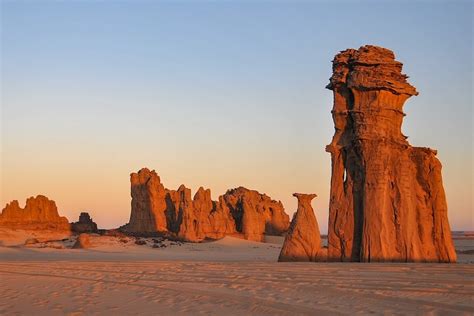 ALGERIA TRA CANYON MONUMENTALI E LA CALDA SABBIA DEL DESERTO DEL