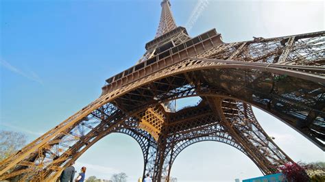 Découvrez le parvis de la Tour Eiffel 2023