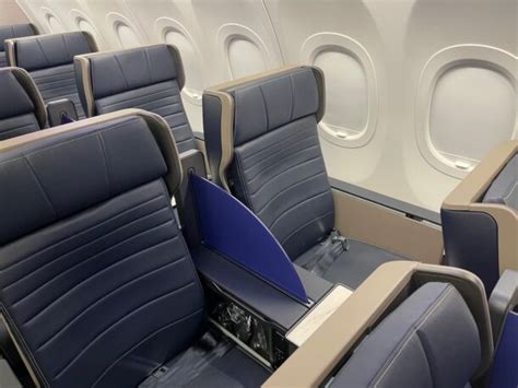 Review: United Airlines A321neo Economy Class (Inaugural Flight) - Live and Let's Fly