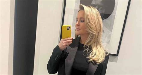 VIDEO Chantal Janzen Geniet Van De Zon In Haar Groene Bikini