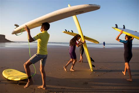 Surfers give Moroccan kids a taste of waves on edge of Sahara | Daily Sabah