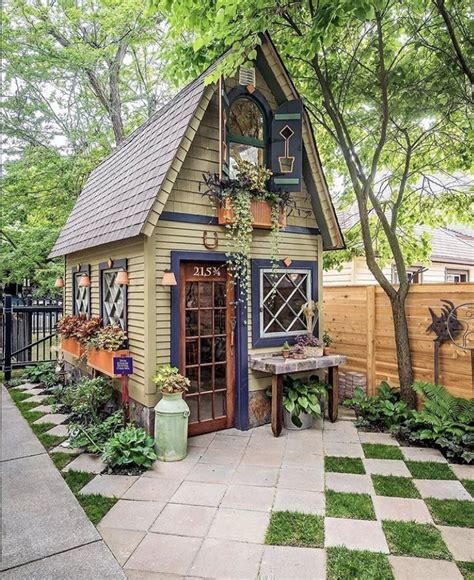 The Exterior Of This Tiny House Is One Of The Best Ive Seen In A While