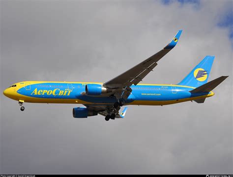 UR AAH AeroSvit Airlines Boeing 767 33AER WL Photo By Daniel