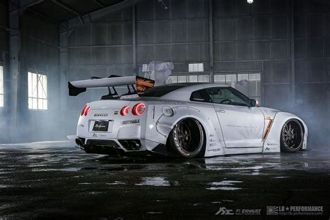 Liberty Walk Nissan R35 Gtr With Fi Exhaust Nissan Gtr Nissan Gtr