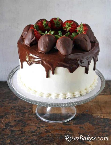 Chocolate Cake With Red Roses