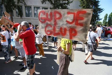 Protest u Novom Sadu Vrući dani i uzavrela atmosfera Glas Šumadije