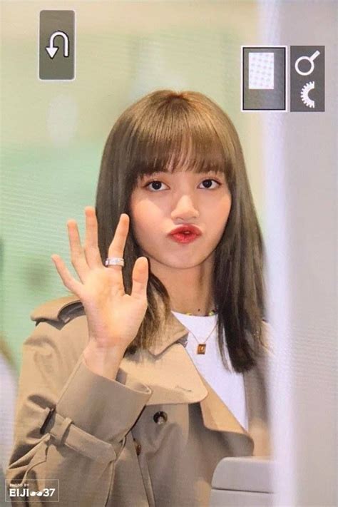 Pin by ᗰᑌᒪTIᖴᗩᑎᗪOᗰ on Blackpink Lisa Angry face Blackpink lisa