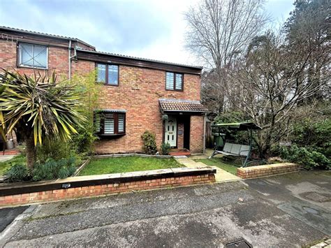 3 Bed End Terrace House For Sale In Dalcross Bracknell Berkshire Rg12