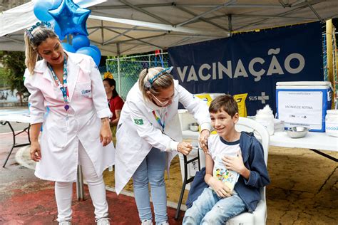 Programa Vacina na Escola aplicou mais de 28 mil doses em um mês