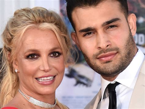 Britney Spears’s Boyfriend Is Telling Everyone to Calm Down After ...