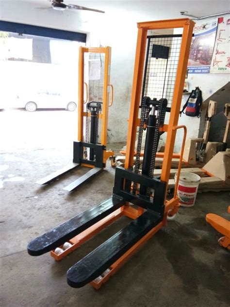 Balaad Mild Steel Hydraulic Manual Hand Stacker For Industrial In