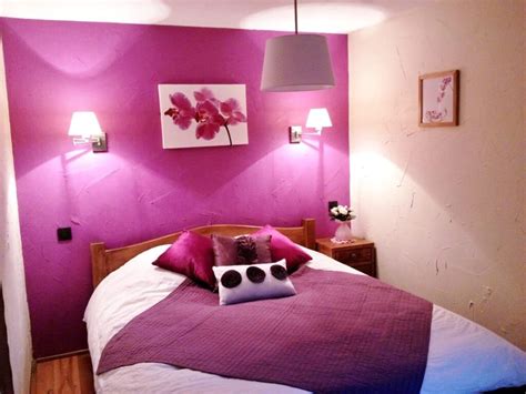 rose-couleur-fushia-melange-chambre-paillete-fuchsia-peinture-mur - CueThat