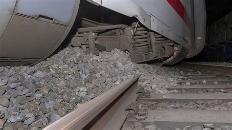 Ice Mit Passagieren An Bord Entgleist Kurz Vor Basel Sbb