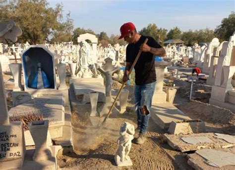 Retiran en Torreón toneladas de escombro y basura de panteones