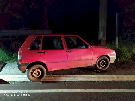 Carro sai da pista e colide em poste em Mondaí SA TV SA TV Santa