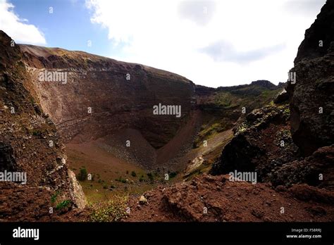 The Crater Of Mount Vesuvius Stock Photo Alamy
