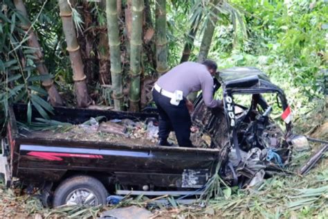 Mobil Bak Terbuka Terjun Ke Jurang Di Ciamis Tujuh Orang Meninggal