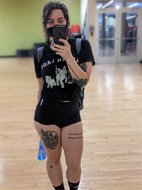 Another Goth Gym Girl Selfie Featuring Thicc Thighs Scrolller