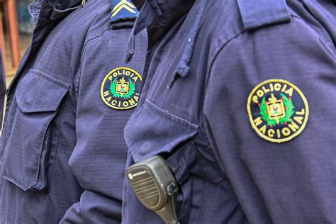 El cuerpo de un hombre fue hallado con varios disparos en una cuneta de