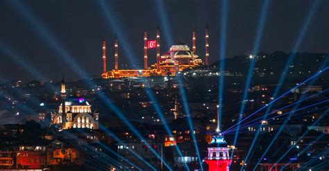 Illuminated Istanbul at Night · Free Stock Photo