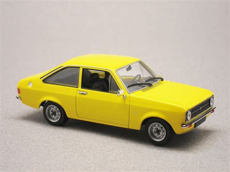 Ford Escort MKII Jaune Maxichamps 1 43e Minicarweb