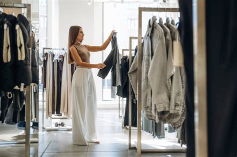 Un Mois De Novembre En Baisse De Pour Les Enseignes De Mode