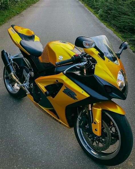 Yamaha R1 High Performance Sportbike Born To Race Suzuki Gsxr