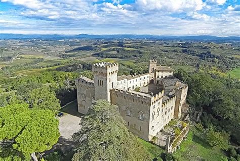 Historic Castle In Tuscany, Italy For Rent (10678179)