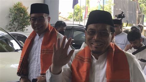 Siap Mendaftar Ke KPU Jakarta Ridwan Kamil Suswono Kompak Berselendang