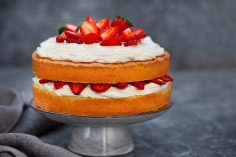 Naked Cake Mit Erdbeeren Traumhafte Torte Zum Nachbacken Leckerschmecker