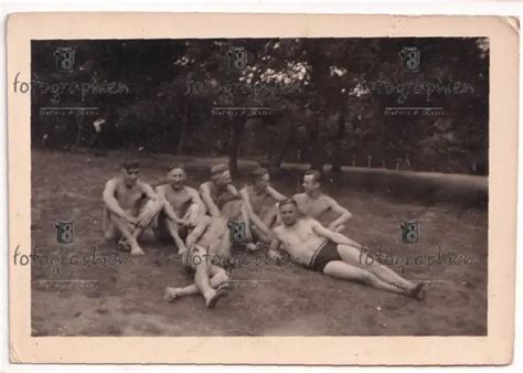 ORGINAL FOTO 2 Weltkrieg Deutschland Soldaten nackt nude Oberkörper