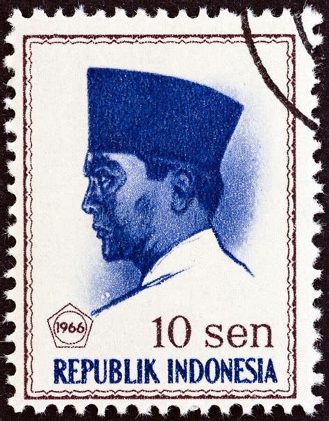 INDONESIA CIRCA 1949 Un Sello Impreso En Indonesia Muestra El Mapa