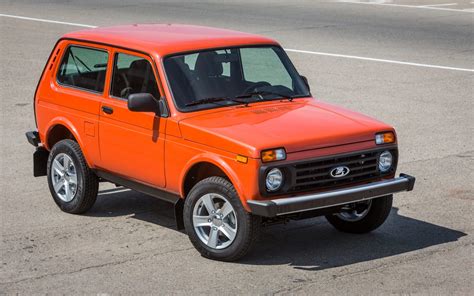 Lada 4x4 (Lada Niva) 3-door front three quarters