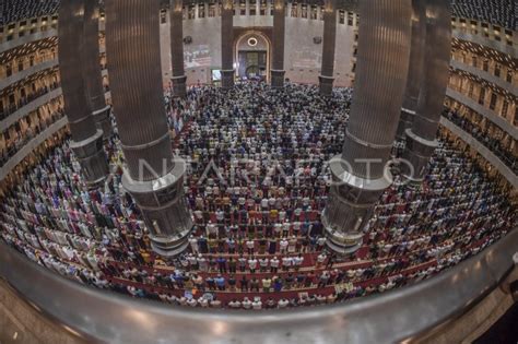 Shalat Tarawih Pertama Di Masjid Istiqlal Antara Foto