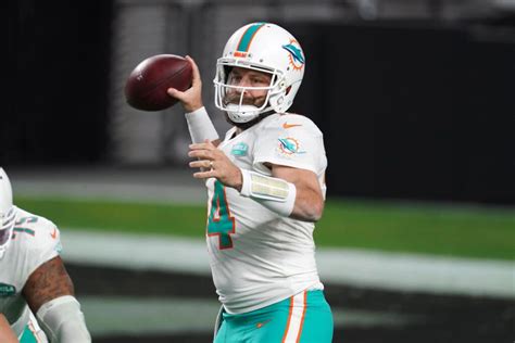 Miami Dolphins quarterback Ryan Fitzpatrick to miss Week 17 after ...