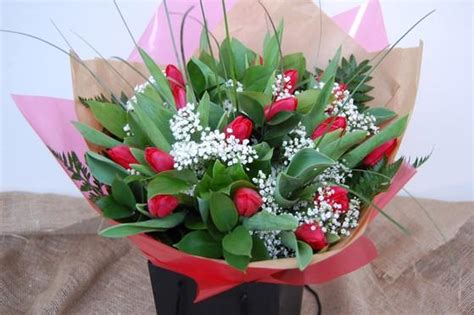 Red Tulip Bouquet (20 tulips)