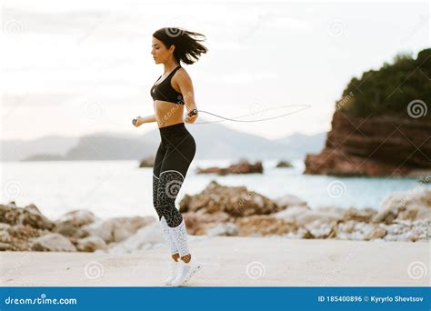 Woman And Man Skipping Rope At The Gym Royalty Free Stock Photography