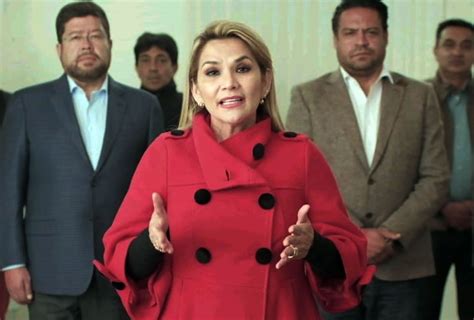 La burguesía cambia de estrategia política Añez declina su candidatura