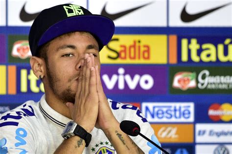 Foto Neymar terá que depor na Justiça em relação a sua transferência