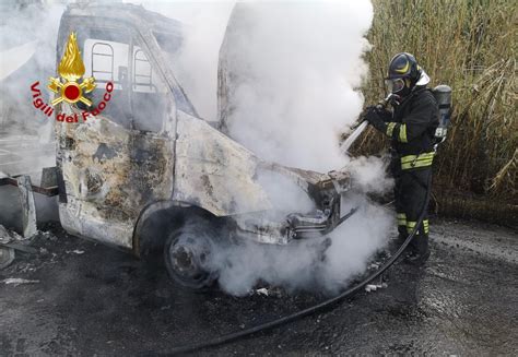 Messina Furgone In Fiamme Sulla Provinciale Di Ficarra Foto