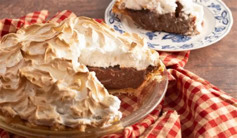 Grandmas Chocolate Pie With Meringue Foodiejunk