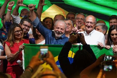 Lula bate seu próprio recorde e é o presidente mais bem votado da