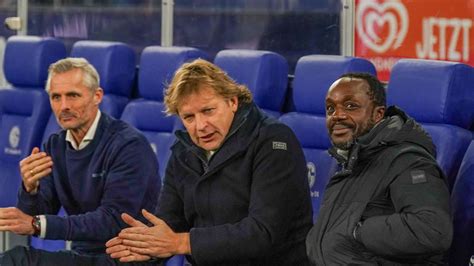 Schalke Trainer Van Wonderen Schw Rmt S Verantwortlicher Hat Blaues