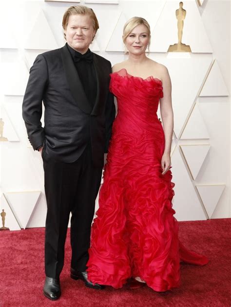 Red Hot Kirsten Dunst In Vintage Dress With Tiered Ruffles At Oscars